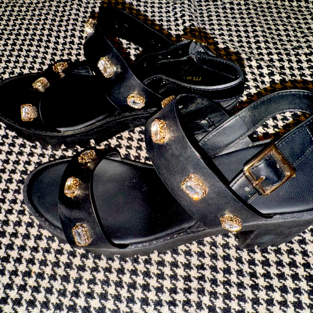 Beutiful sandals never used